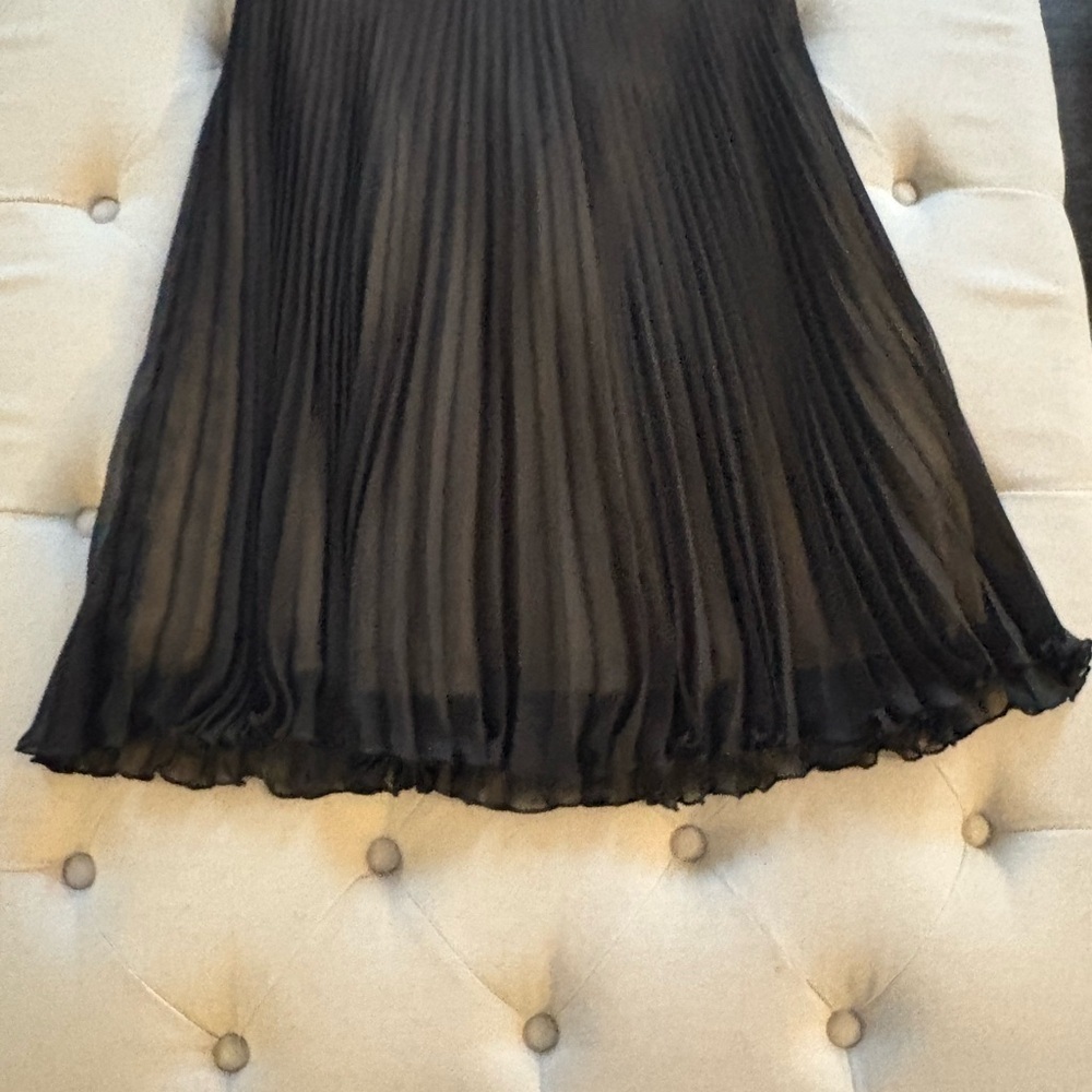 GATA. Elegant Black Pleated Skirt. SIZE. 36 - Picture 3 of 13